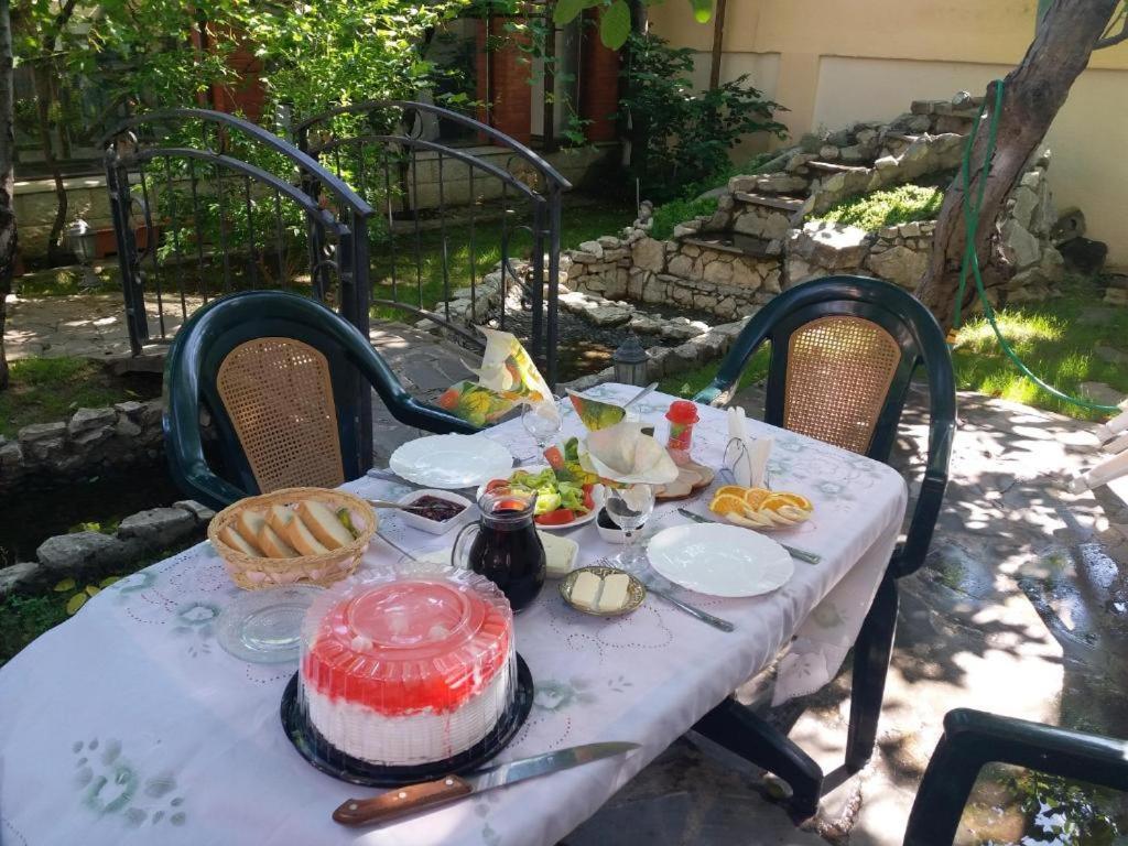 Sanata Hotel Tbilisi Exterior foto